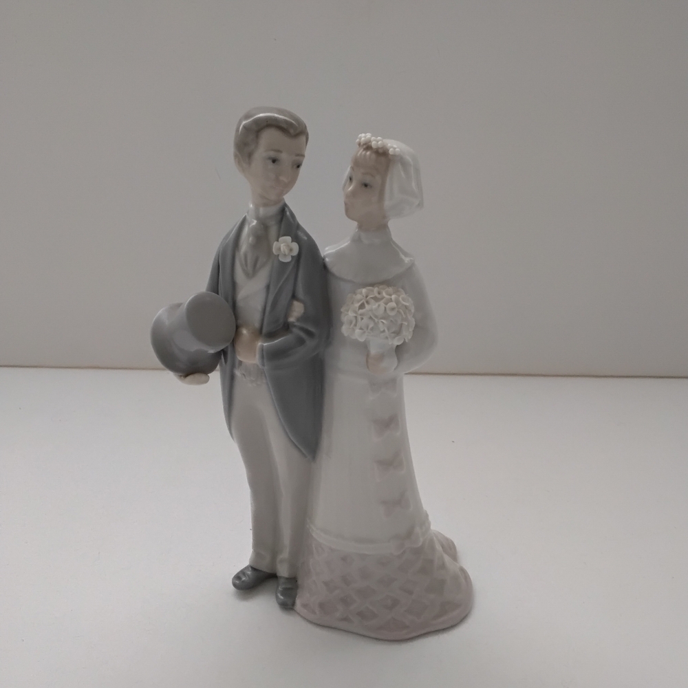 LLadro Bride & Groom Wedding Porcelain Sculpture Retired #4808 cake topper